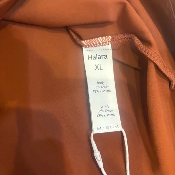 New with tags Hella short sleeve backless crisscross dress. Midi length size xl - Picture 5 of 8